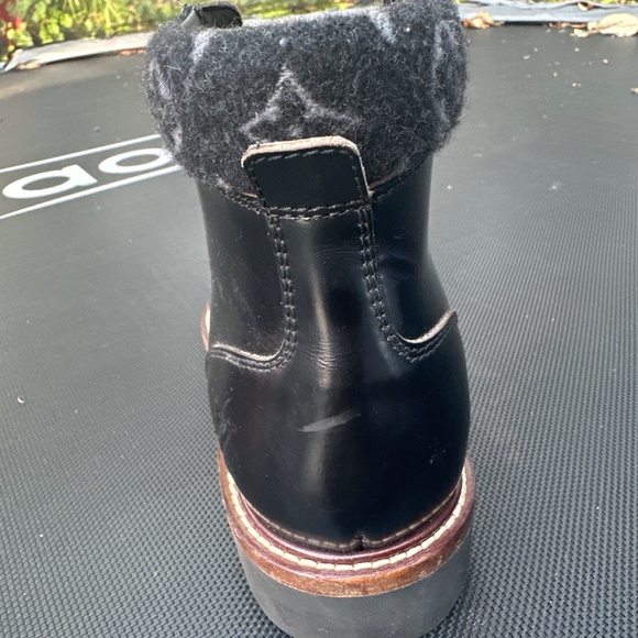Authentic Louis Vuitton boots - Picture 2 of 4